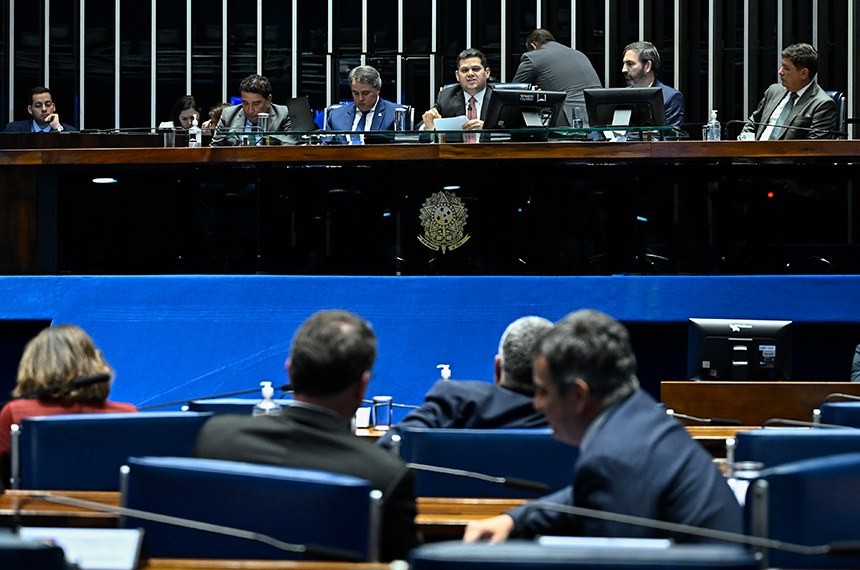 Apenas quatro parlamentares do AC votaram contra aumento no nº de deputados; estado não está entre os que ganham vagas