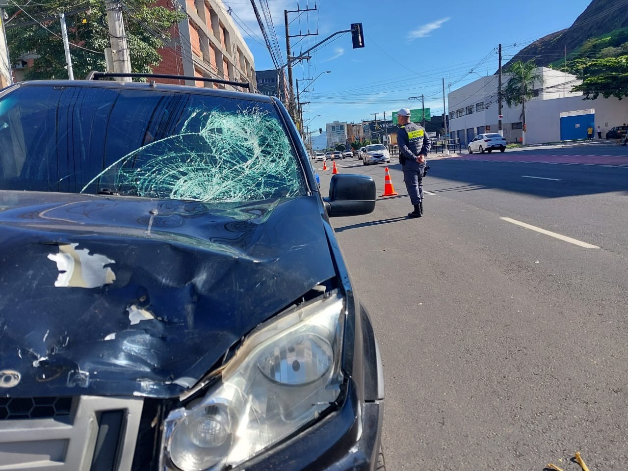 Adolescente é atropelada na Leitão da Silva, em Vitória 