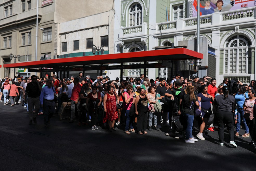 Apagão provoca caos no transporte público de Santiago, no Chile, em 25 de fevereiro de 2025 — Foto: REUTERS/Pablo Sanhueza