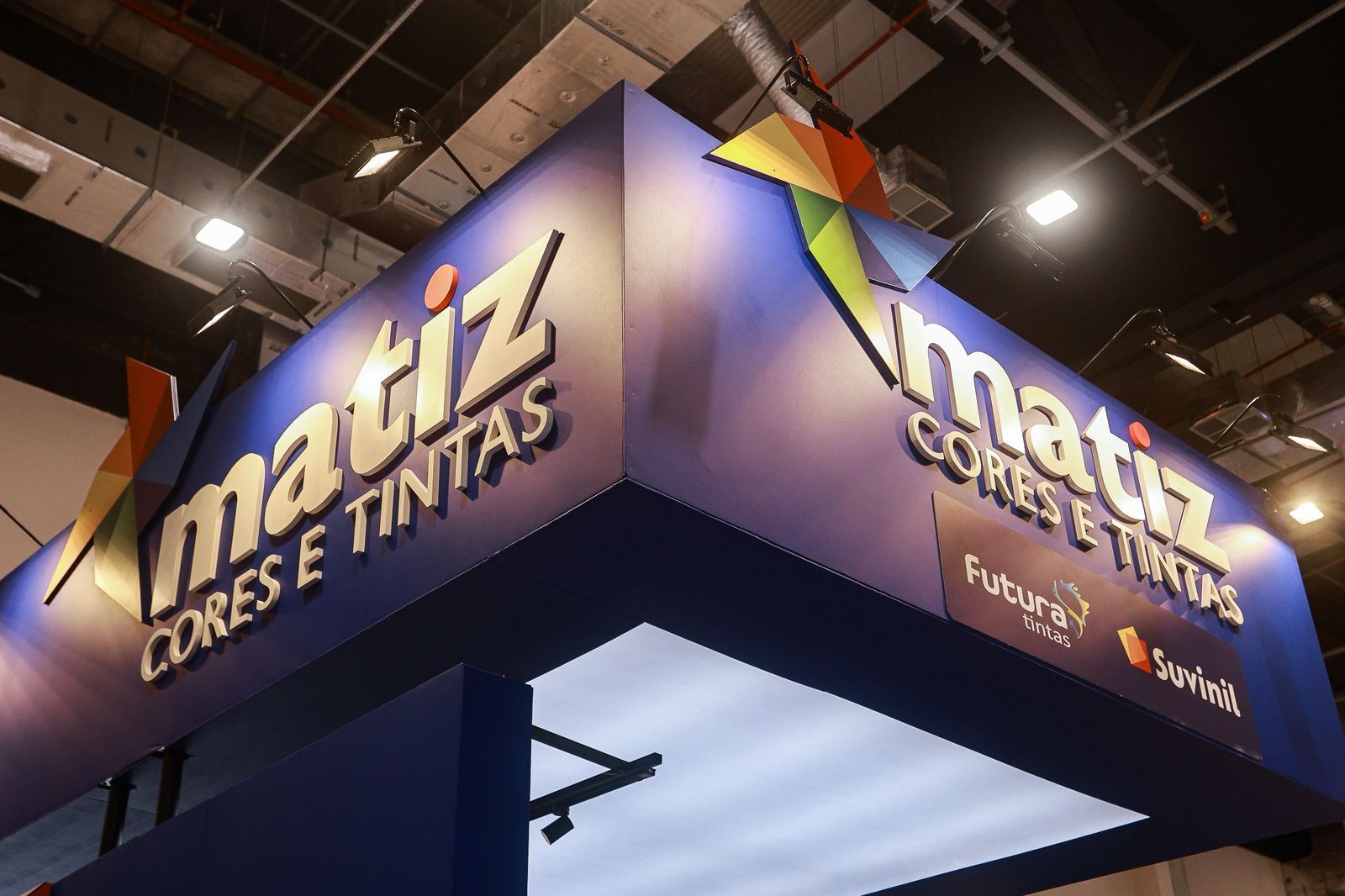 Matiz Cores e Tintas reforça identidade feirense e se consolida como referência