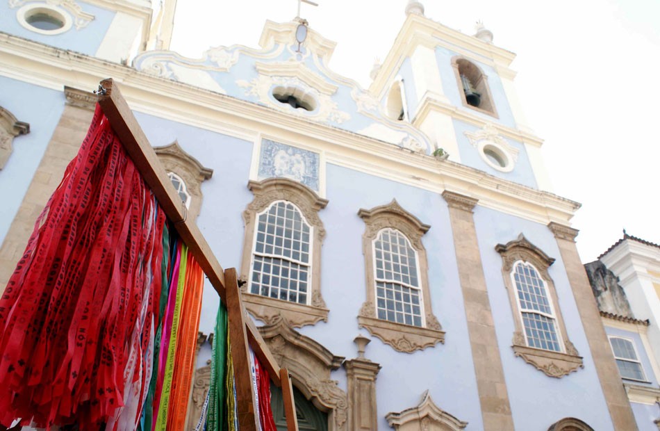 Igreja de Salvador emite comunicado contra batismo de bebês reborn