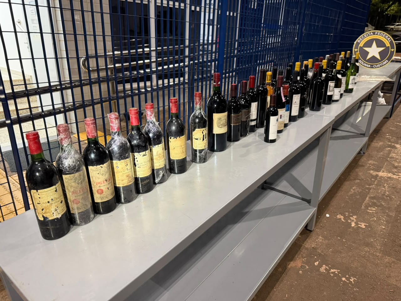 Receita Federal apreende vinhos raros estimados em meio milhão sem documentação adequada no Paraná