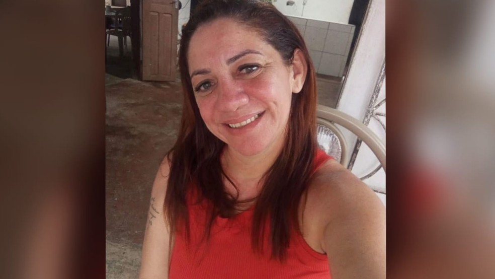 Carmem Simone de Albuquerque Barroso Sousa foi morta a tiros em Itapajé, na madrugada desta quarta-feira. — Foto: Arquivo pessoal