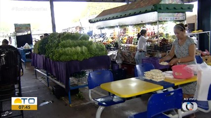 Feirantes da 304 Sul se preparam para as vendas durante o feriado