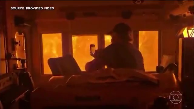 Vídeo mostra trem atravessando área em chamas no Canadá; país enfrenta onda histórica de calor