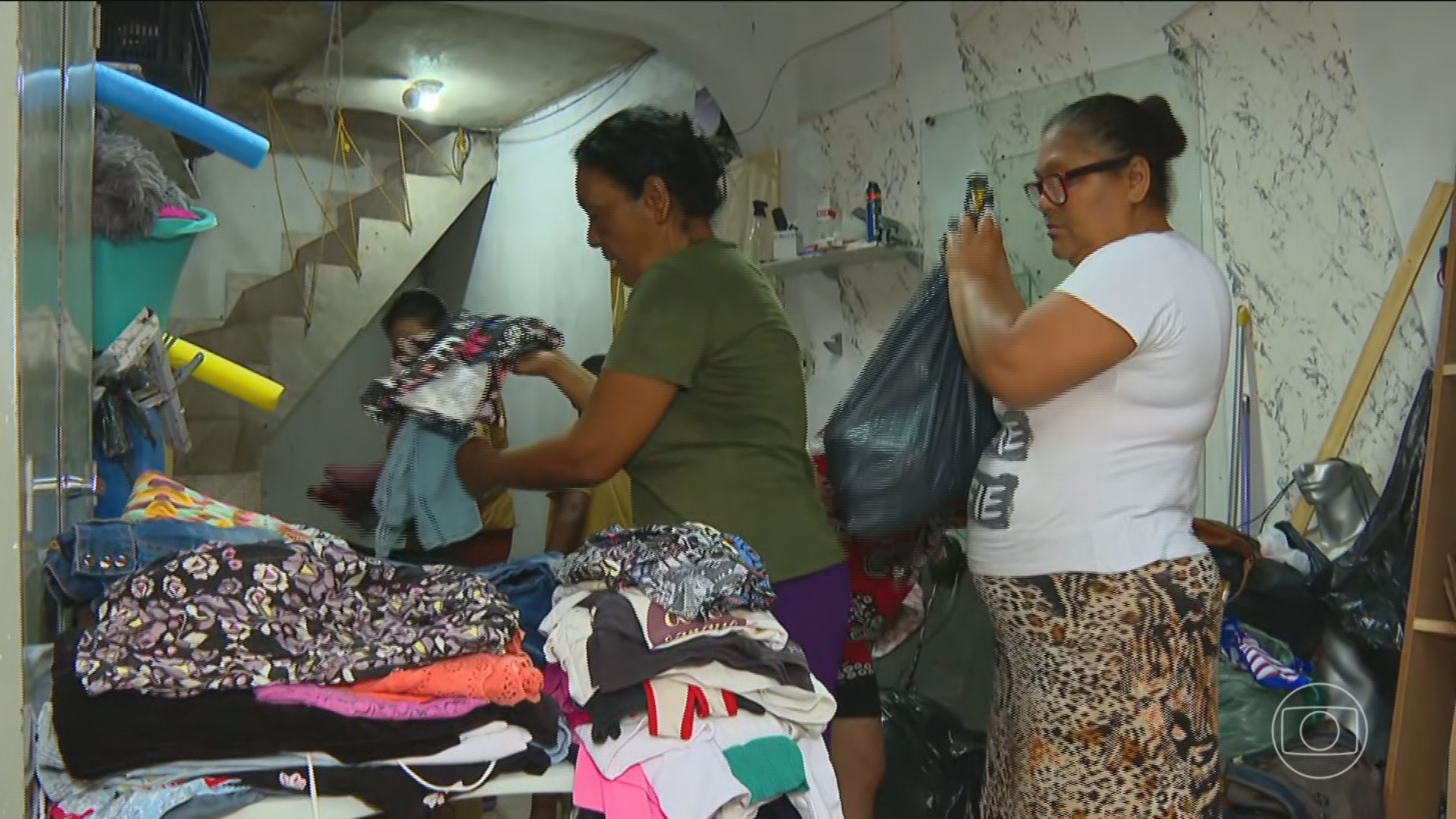 Voluntários ajudam parentes de desaparecidos e equipes de busca em Juiz de Fora (MG)