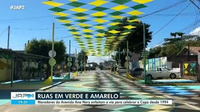 Moradores da Avenida Ana Nery enfeitam a via para celebrar a Copa desde 1994