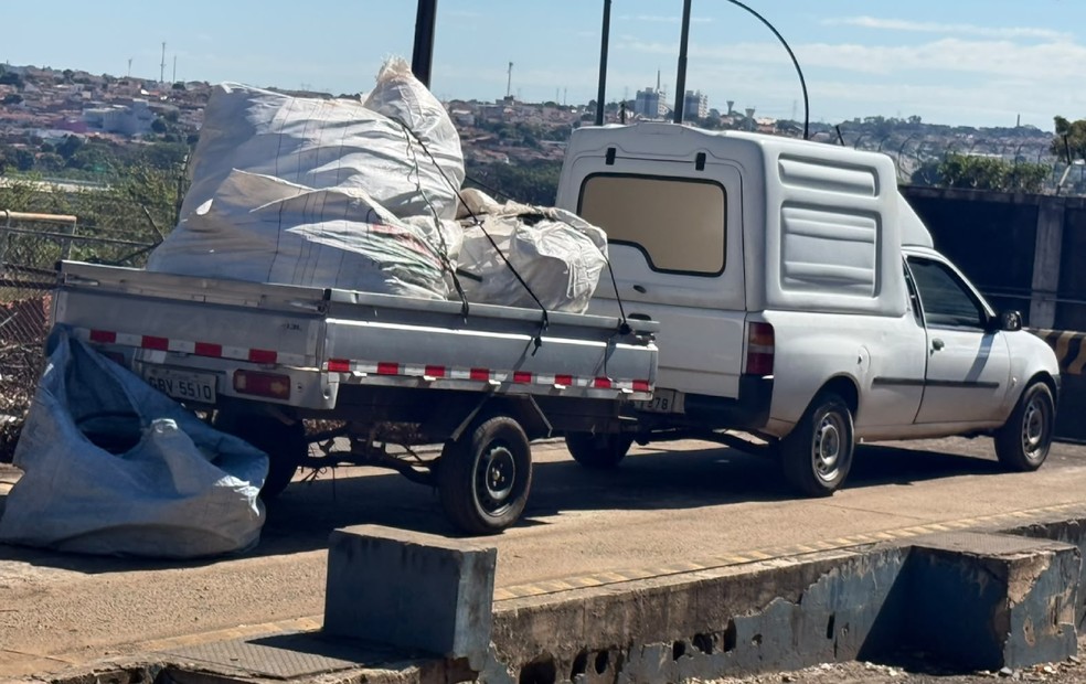 2 de 2
Pol&iacute;cia Civil apreende cobre e material usado para descascar fios furtados em ch&aacute;cara de Bauru &mdash; Foto: Pol&iacute;cia Rodovi&aacute;ria/Divulga&ccedil;&atilde;o