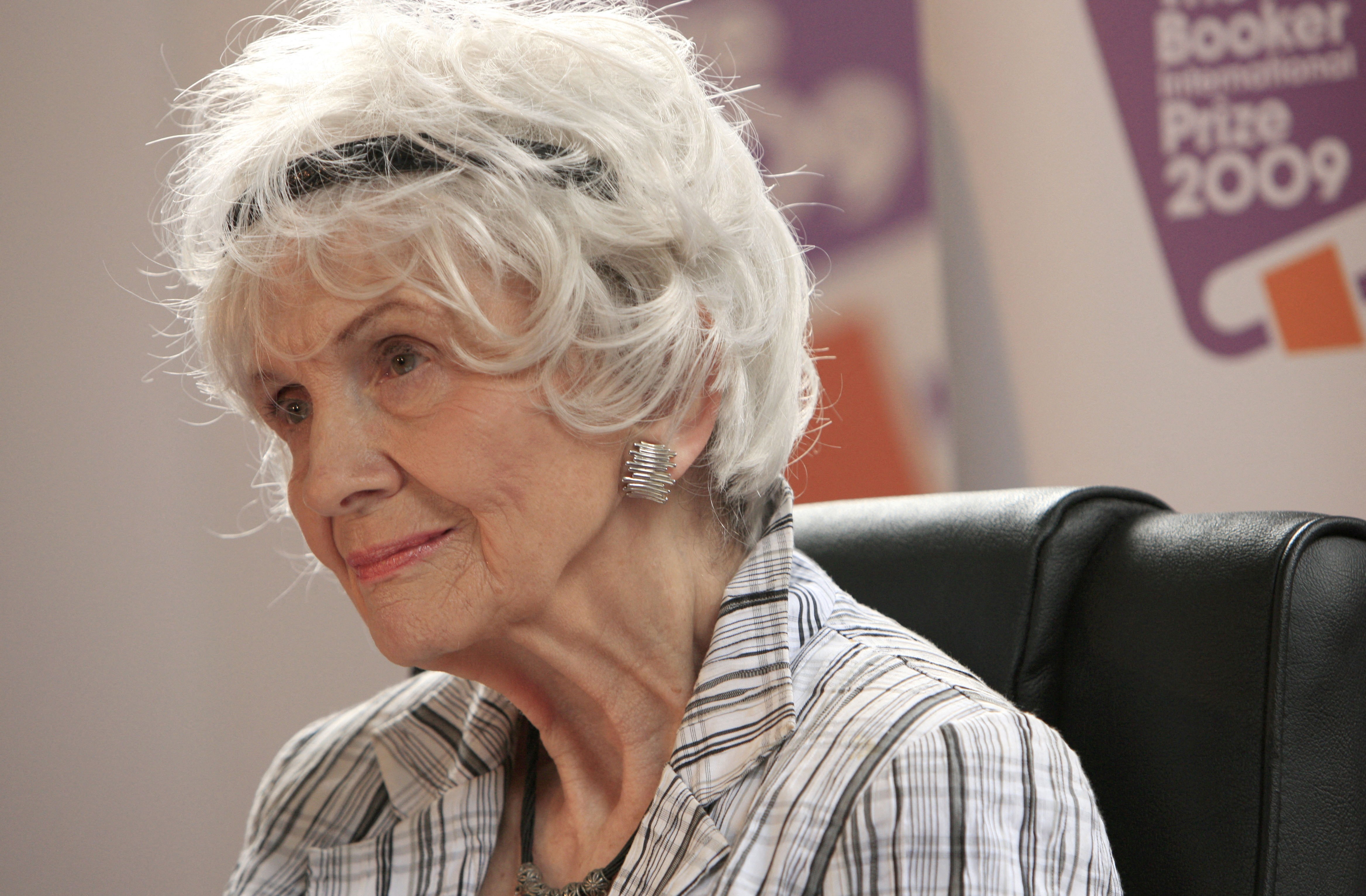 Alice Munro, prêmio Nobel de literatura, morre aos 92