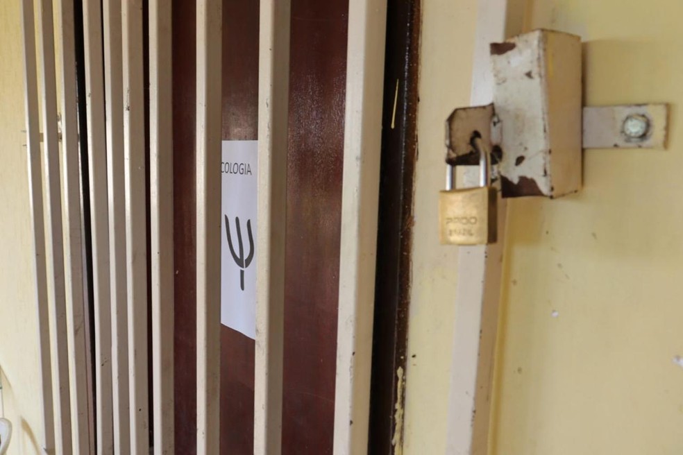 Grades trancadas na clínica irregular — Foto: Divulgação/Polícia Civil