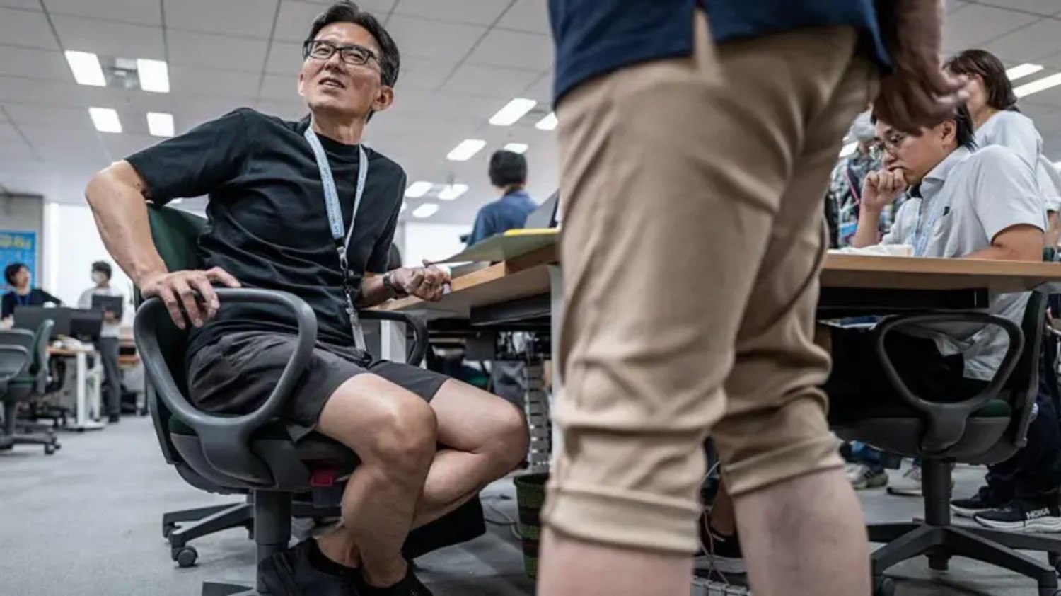 'Assédio por pelos': por que campanha para incentivar homens a usar bermuda no trabalho causa polêmica no Japão