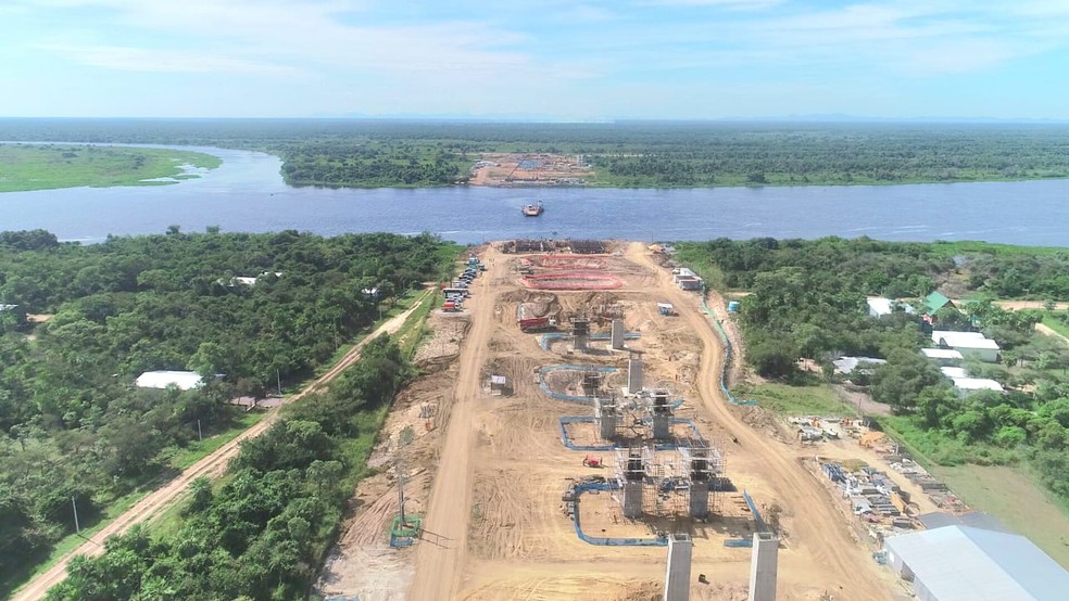 Ponte da Bioceânica está sendo construída entre Porto Murtinho, no Brasil, e Carmelo Peralta, no Paraguai — Foto: MOPC/Divulgação