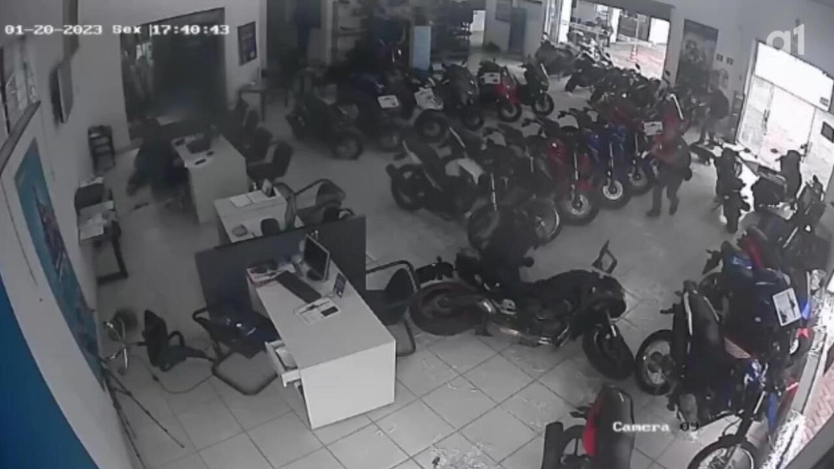 Criminosos invadem loja de moto para assaltar e acabam presos em  Itapetininga