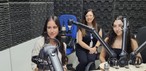Acadêmicas levam informações sobre “Agosto Dourado” pelas ondas da Univás FM — Crédito: Divulgação