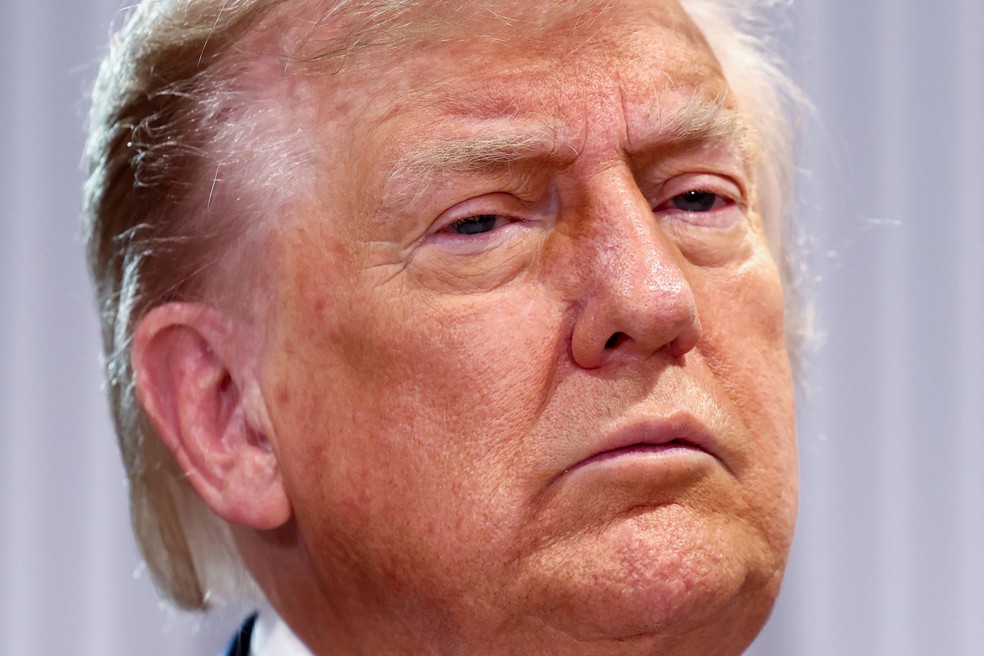 Presidente dos EUA, Donald Trump, se encontra com o primeiro-ministro canadense, Mark Carney (não mostrado na foto), na cúpula do G7 em Kananaskis, Alberta, Canadá, em 16 de junho de 2025. — Foto: Reuters/Kevin Lamarque