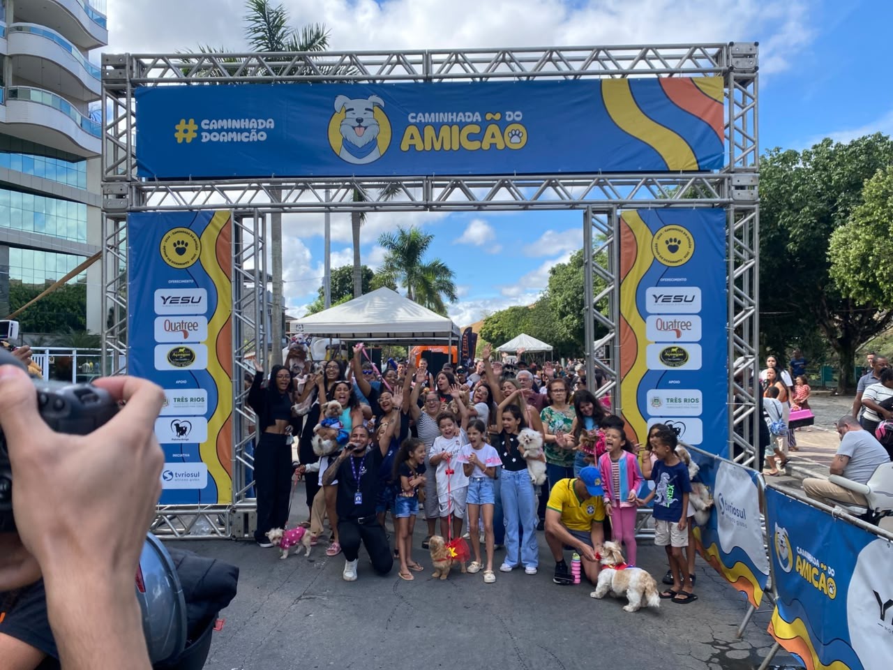 'Caminhada do Amicão' reúne cerca de 500 cães em Três Rios