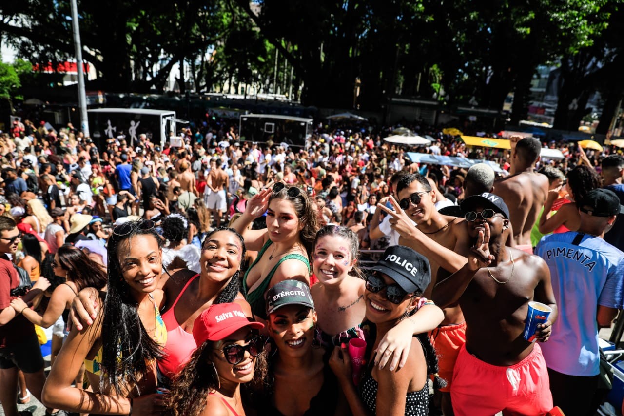 Carnaval 2026: onde curtir blocos, DJs e shows de Ferrugem, Gloria Groove e MC Pedrinho em Florianópolis