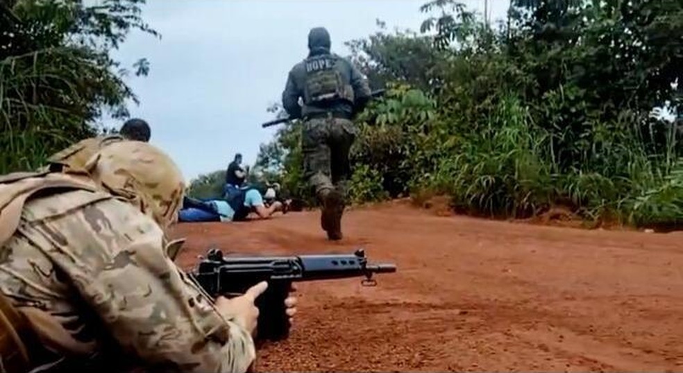 Policiais trocam tiros com grupo de bandidos que atacou Confresa (MT)  Foto: Divulgao/Polcia Militar