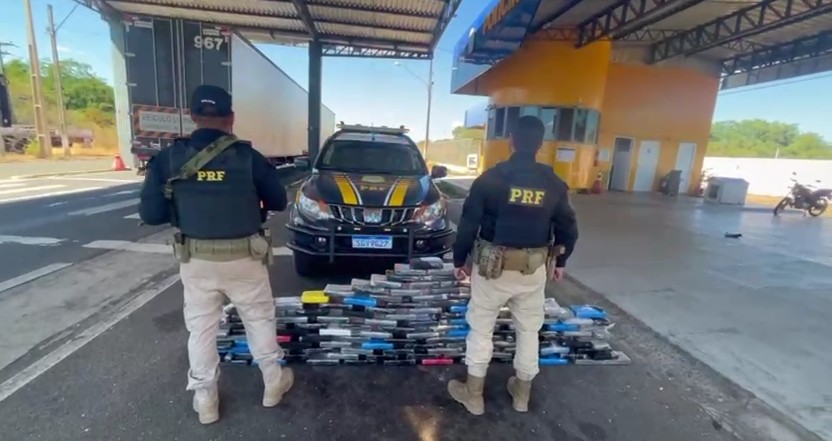 PRF encontra quase 140 kg de cocaína em compartimento oculto de ônibus apreendido em Valença do Piauí