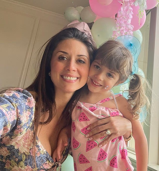 Brasileira mata filha de 4 anos e atira em si mesma após perder guarda nos EUA