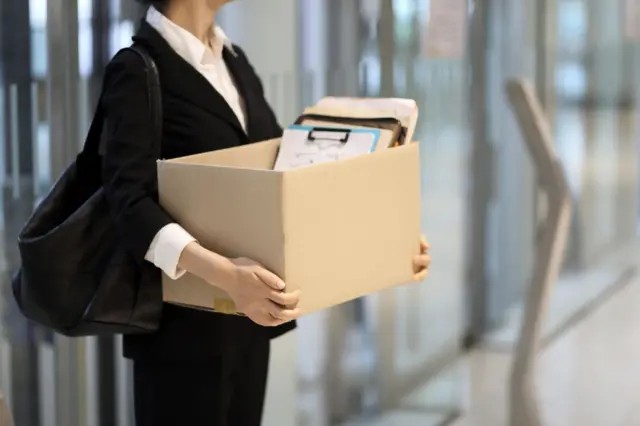'Geração mais rejeitada da história'? O sofrimento de jovens adultos com competição sem precedentes por trabalho, amor e dinheiro