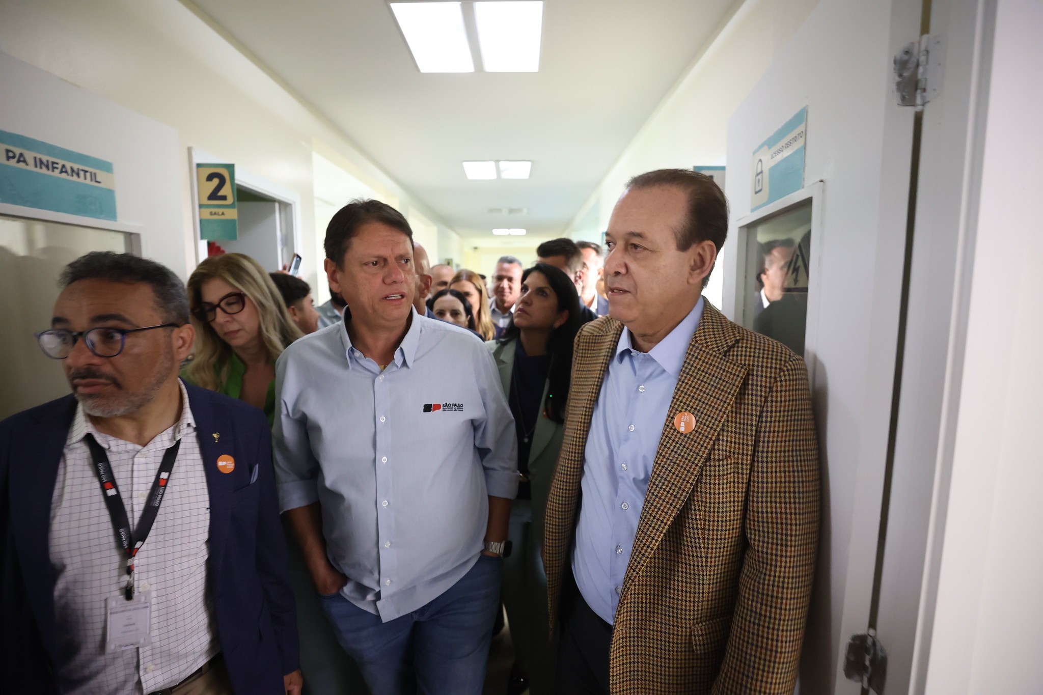 Tarcísio assina doação de R$ 33 milhões para custeio do Hospital Municipal de Guarujá