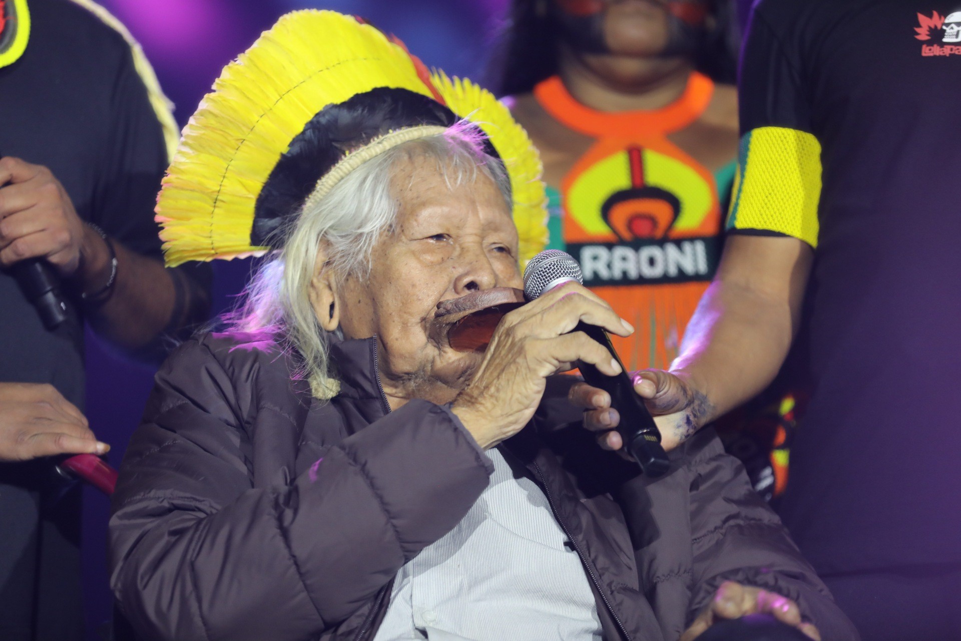 Cacique Raoni fala sobre a importância da Amazônia antes de show de Lewis Capaldi no Lolla 