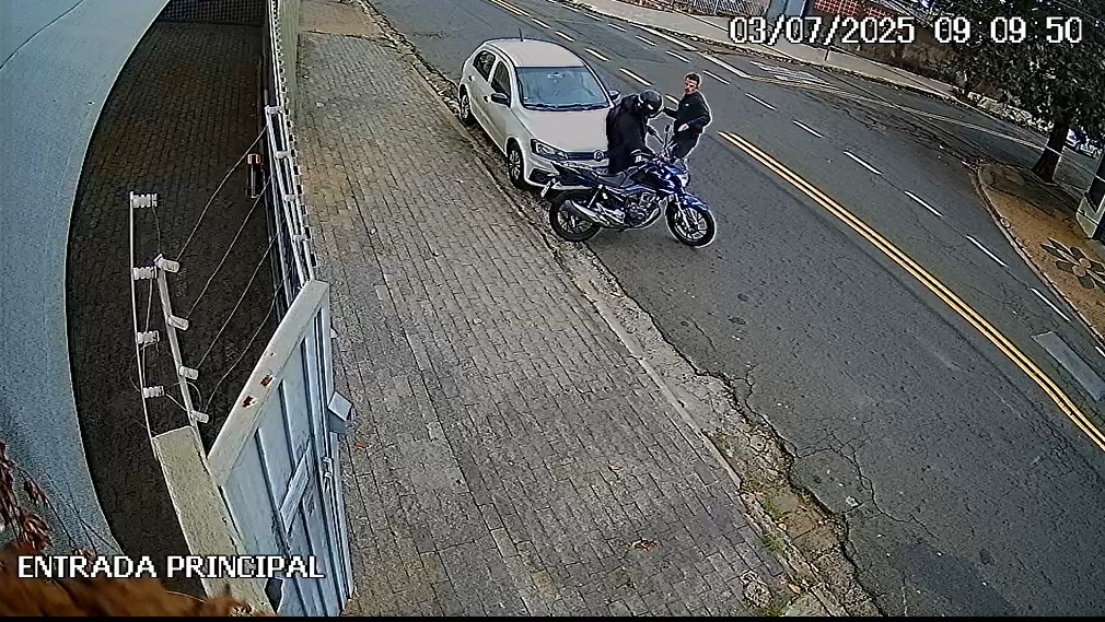 VÍDEO: vítima de tentativa de roubo reage, entra em luta corporal e criminoso foge em Campinas