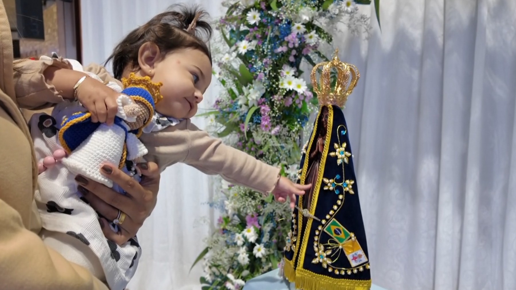 Bebê que nasceu com má-formação sobrevive a duas cirurgias após promessa dos pais a Nossa Senhora Aparecida e se torna símbolo de fé no PR