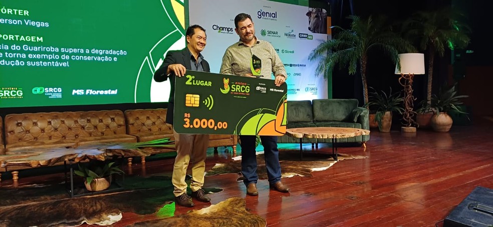 Jornalista Anderson Viegas conquistou o segundo lugar na categoria Webjornalismo do Prëmio SRCG de Agrojornalismo — Foto: Osváldo Nóbrega/TV Morena