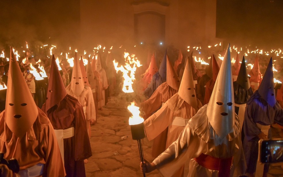 Procissão do Fogaréu em Goiás emociona milhares de fiéis com encenação da  perseguição a Jesus | Goiás | G1