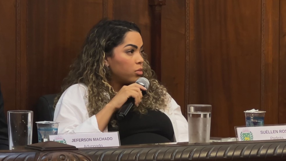 1 de 7
Su&eacute;llen Rosim presta depoimento em comiss&atilde;o que investiga licita&ccedil;&atilde;o do lixo &mdash; Foto: Cesar Evaristo/TV TEM