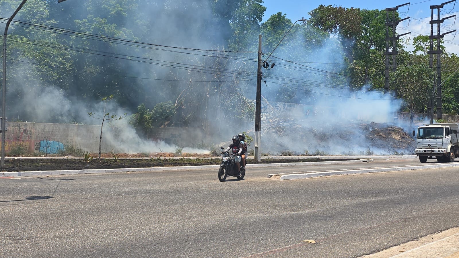 Incêndio atinge área de mata da Embrapa em Belém