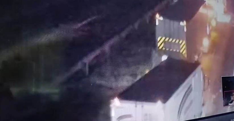 Homem fica preso às ferragens em acidente entre dois caminhões e carreta bi-trem na Via Dutra, em Porto Real