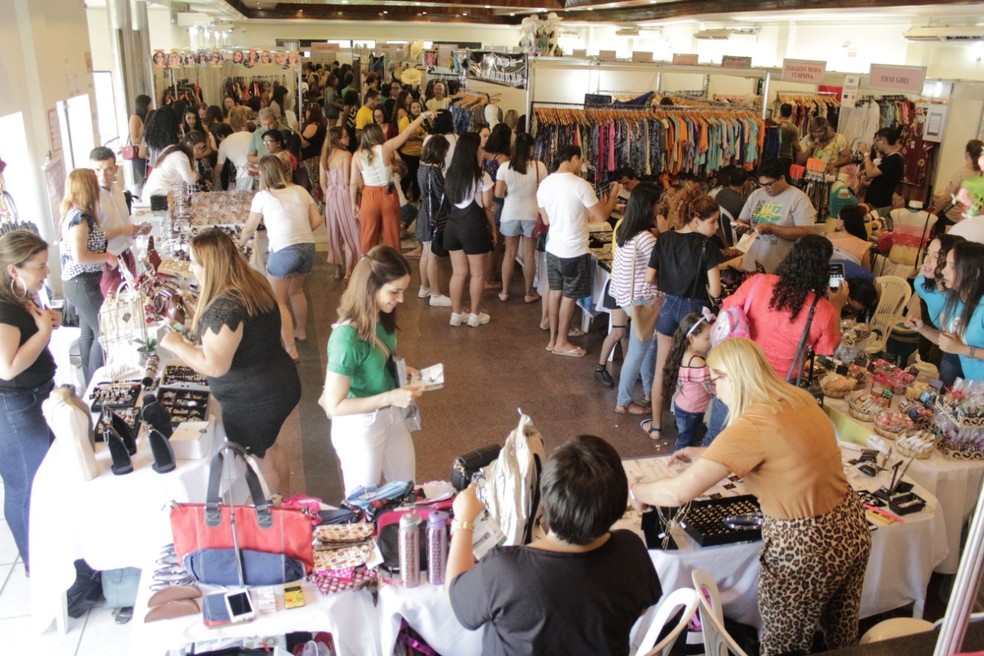 Nova América realiza bazar solidário com doação de roupas - BLOG