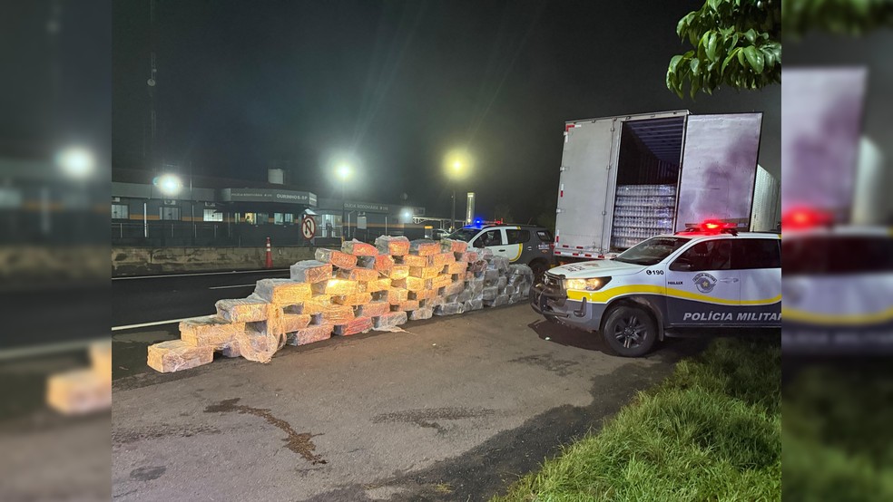 2 de 2
O homem foi preso e encaminhado &agrave; delegacia da PF em Mar&iacute;lia (SP), onde permanece &agrave; disposi&ccedil;&atilde;o da Justi&ccedil;a. &mdash; Foto: Pol&iacute;cia Militar Rodovi&aacute;ria