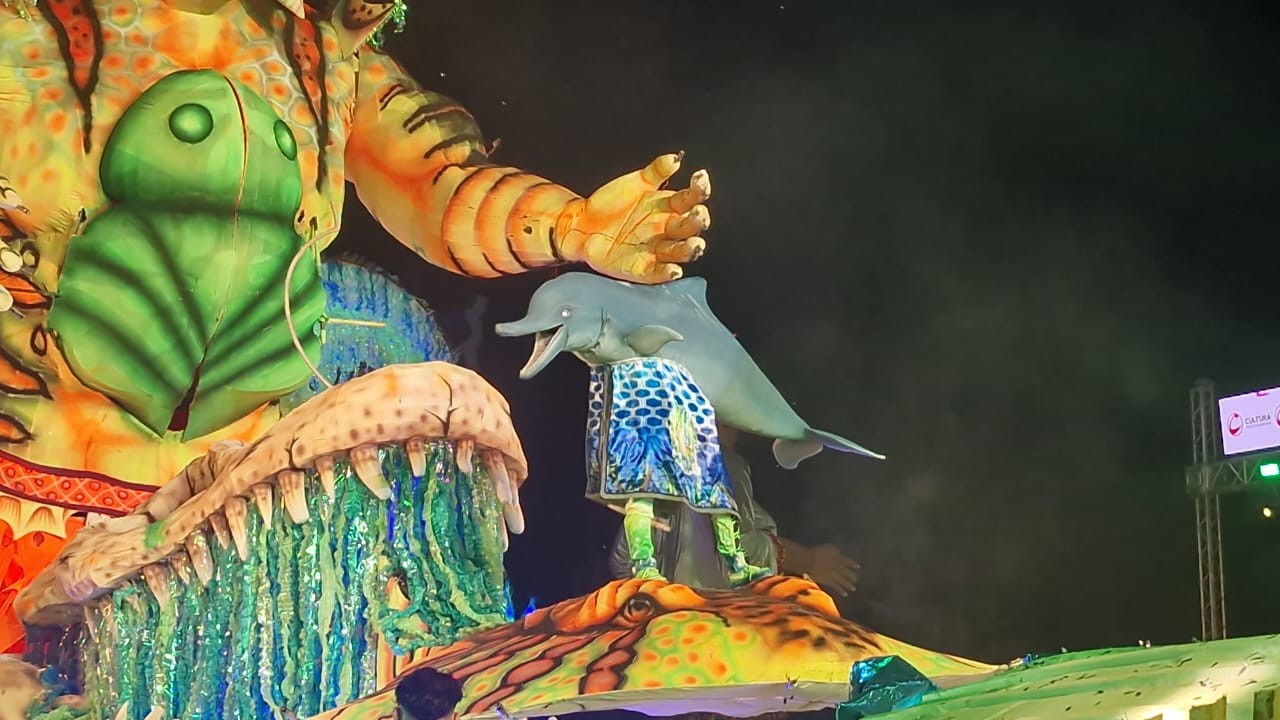Boto Tucuxi abre apresentações no Sairé 2025 com emoção, músicas e forte torcida em Alter do Chão