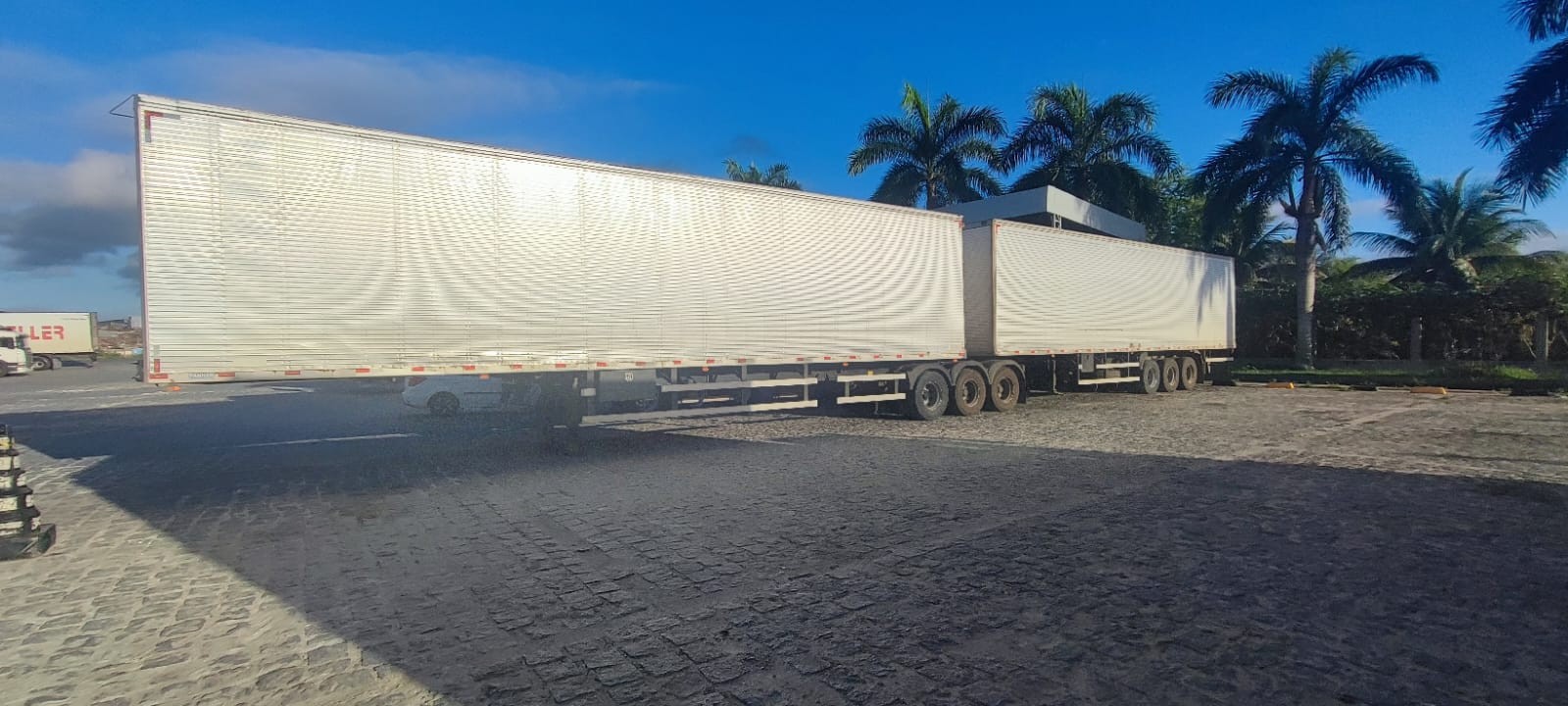 Carretas carregadas com 52 toneladas de leite e creme de leite roubadas são recuperadas na Bahia