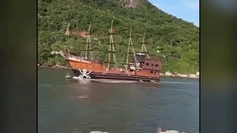 Casal em moto aquática é atropelado por barco pirata em Balneário Camboriú; VÍDEO