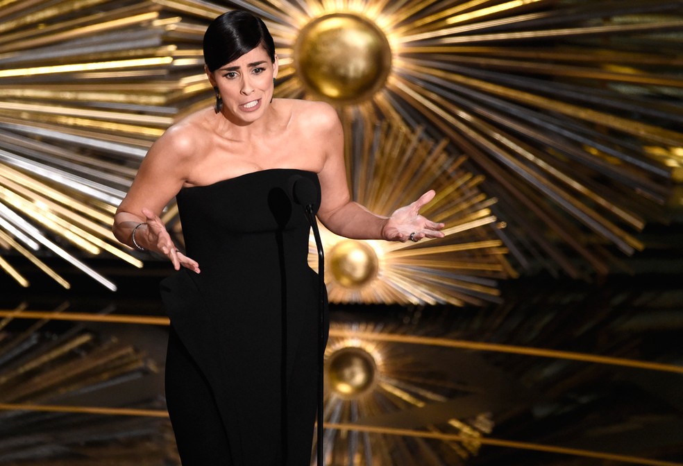 Sarah Silverman no palco do Oscar em 2016 — Foto: REUTERS/Mario Anzuoni
