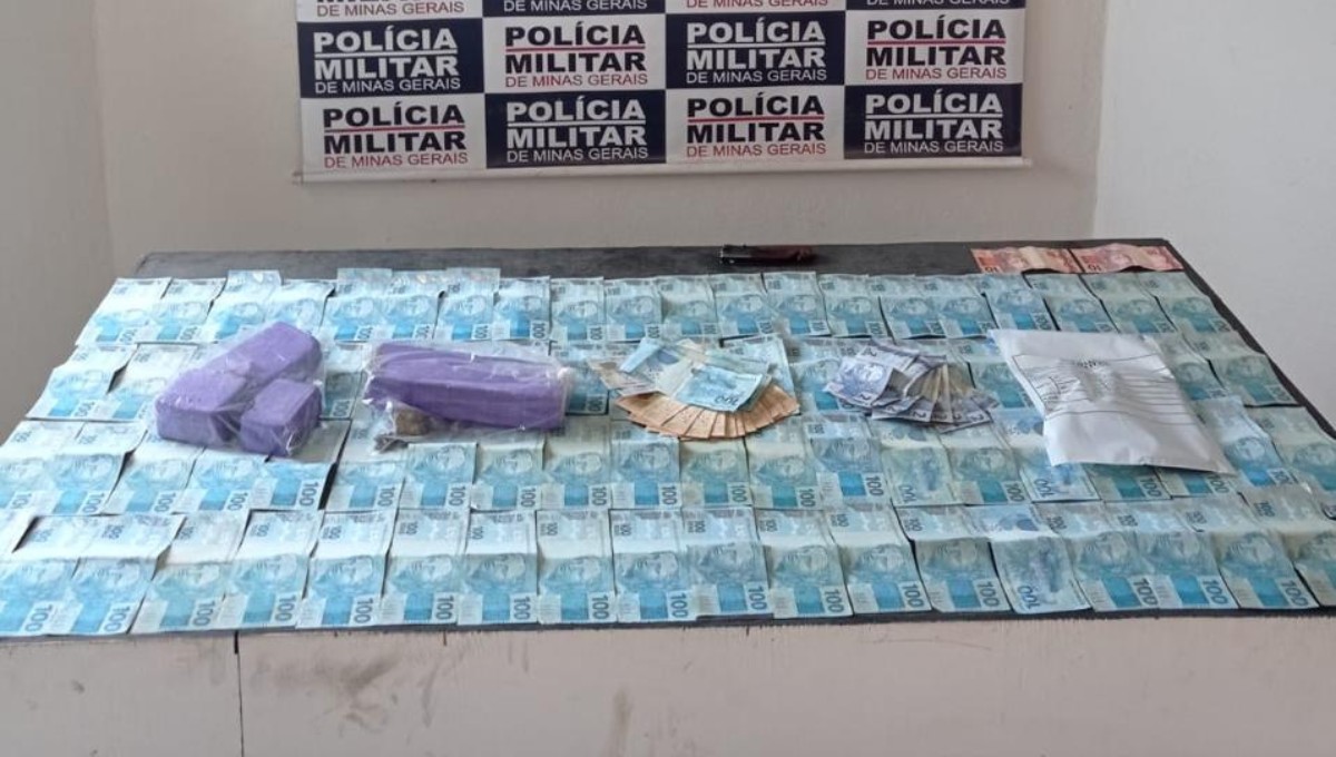 Motociclista demonstra nervosismo em fiscalização e PM apreende quase 1 kg de maconha