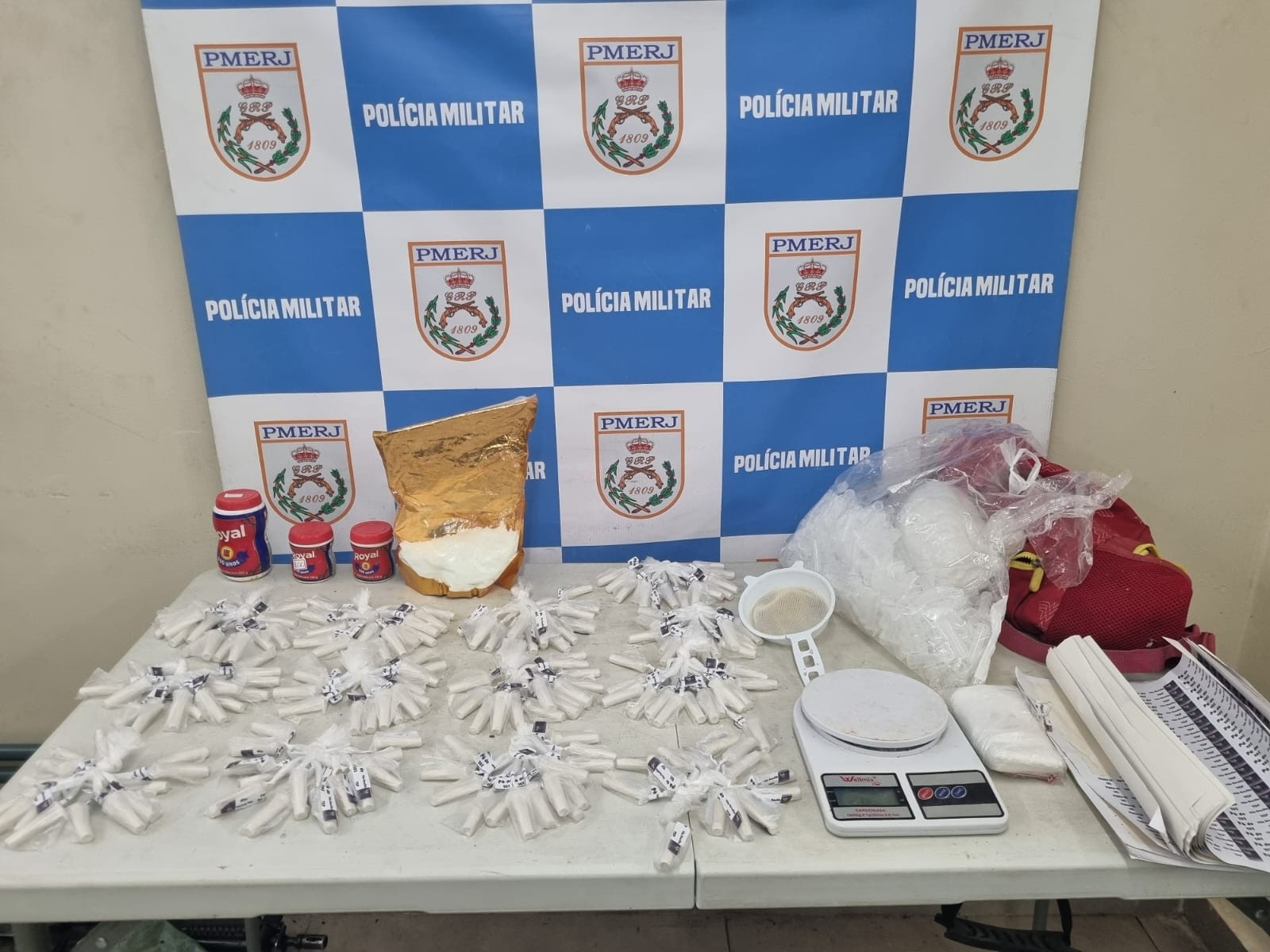 Polícia Militar apreende mais de 1 kg de cocaína em Volta Redonda 