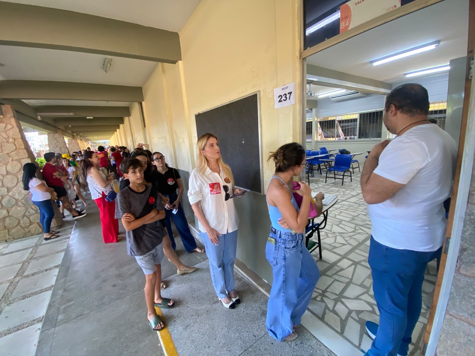 Eleitores enfrentam filas e relatam até três horas de espera para votar no RN