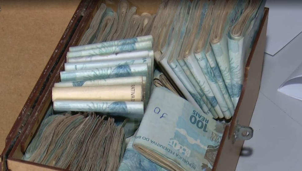 Pol&iacute;cia Civil encontra 84 mil reais em dinheiro durante opera&ccedil;&atilde;o em Alhandra &mdash; Foto: Reprodu&ccedil;&atilde;o/TV Cabo Branco
