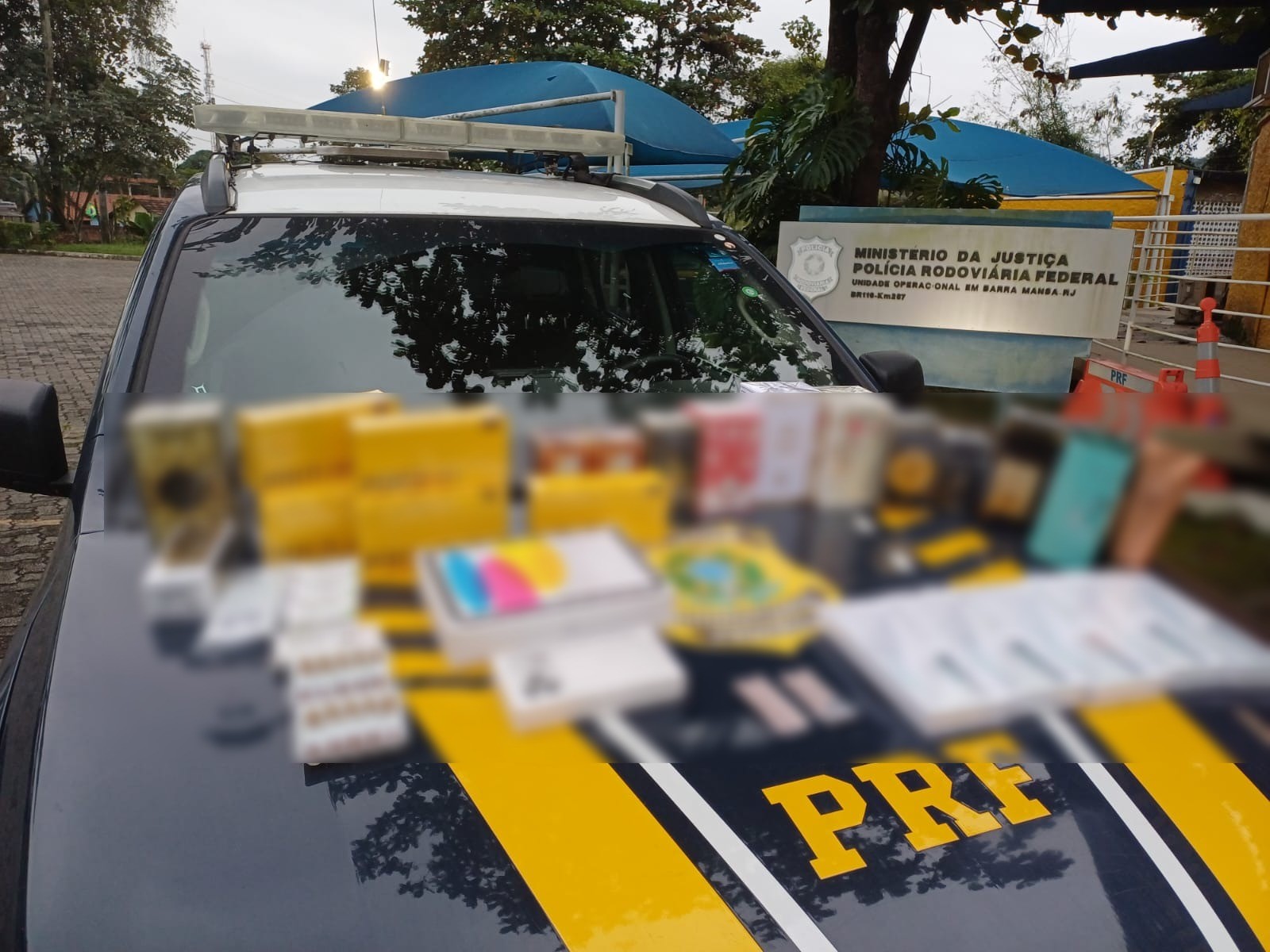 Eletrônicos e medicamentos são apreendidos na Via Dutra, em Resende
