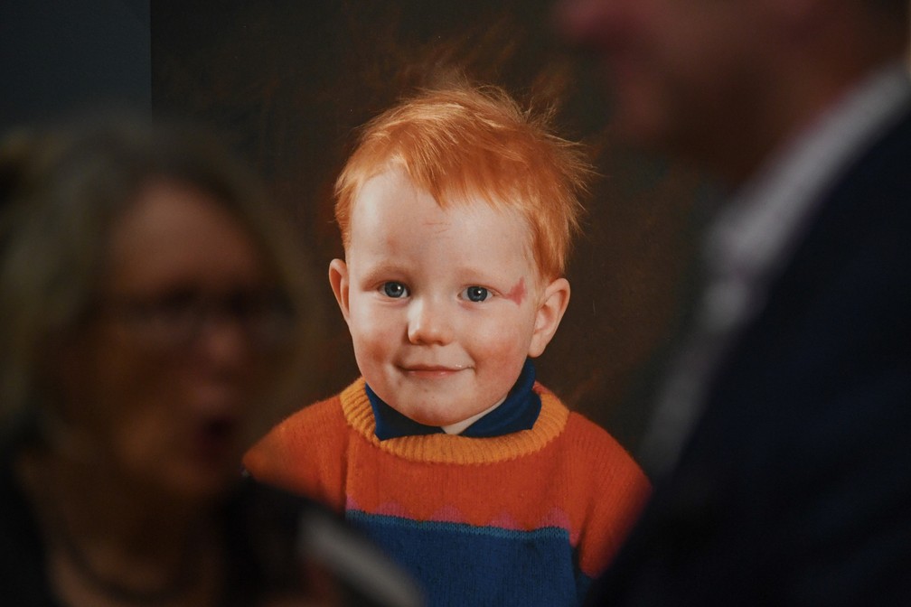 Ed Sheeran ganha exposição com imagens da infância e itens pessoais do  cantor, Música