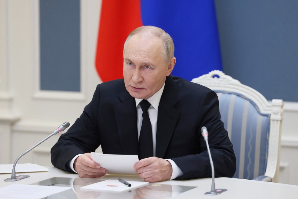 Vladimir Putin em anúncio sobre novo treinamento nuclear — Foto: Sputnik/Mikhail Metzel/Pool via REUTERS