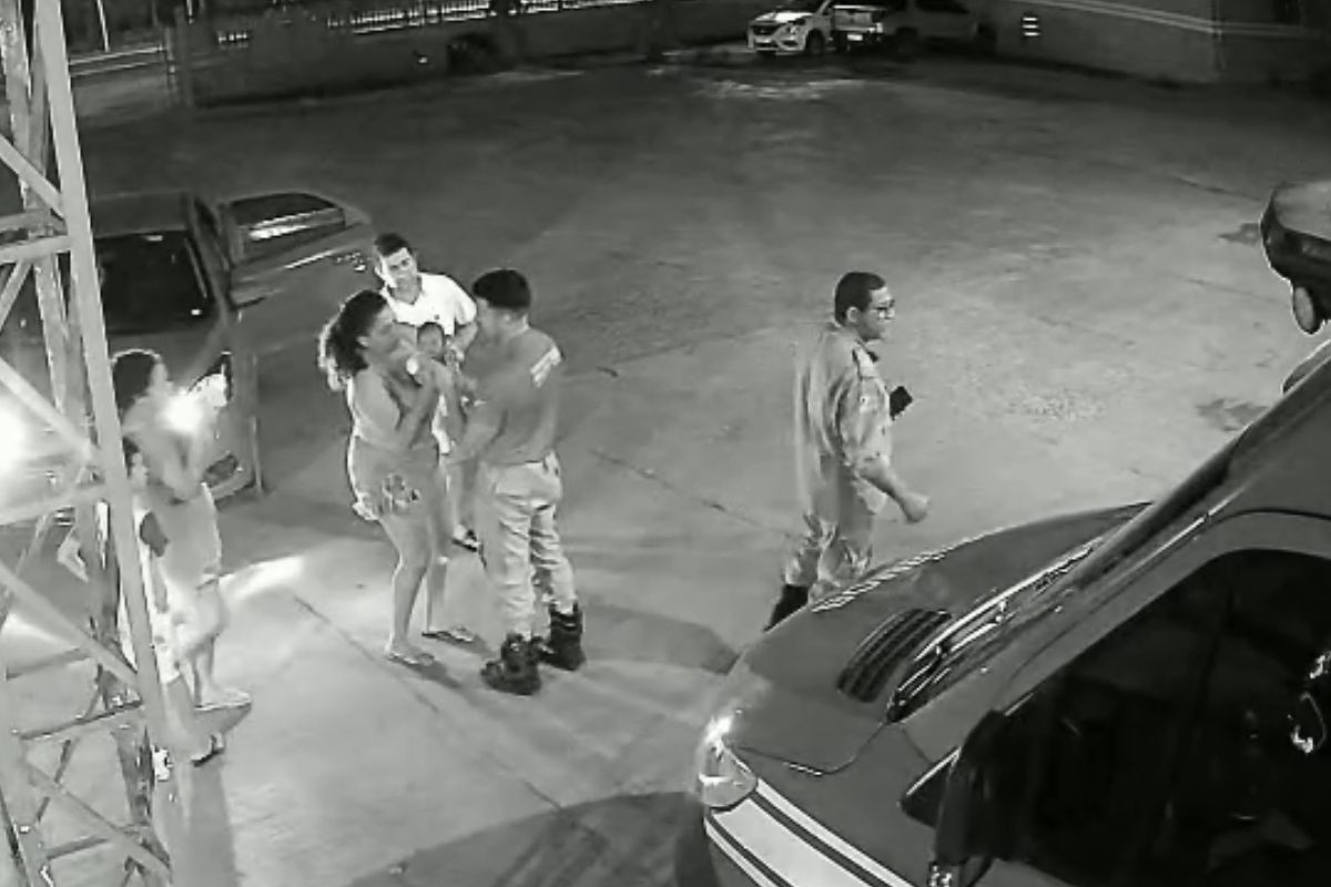 Bebê de 2 meses engasgado é salvo por bombeiro em Corumbá; assista