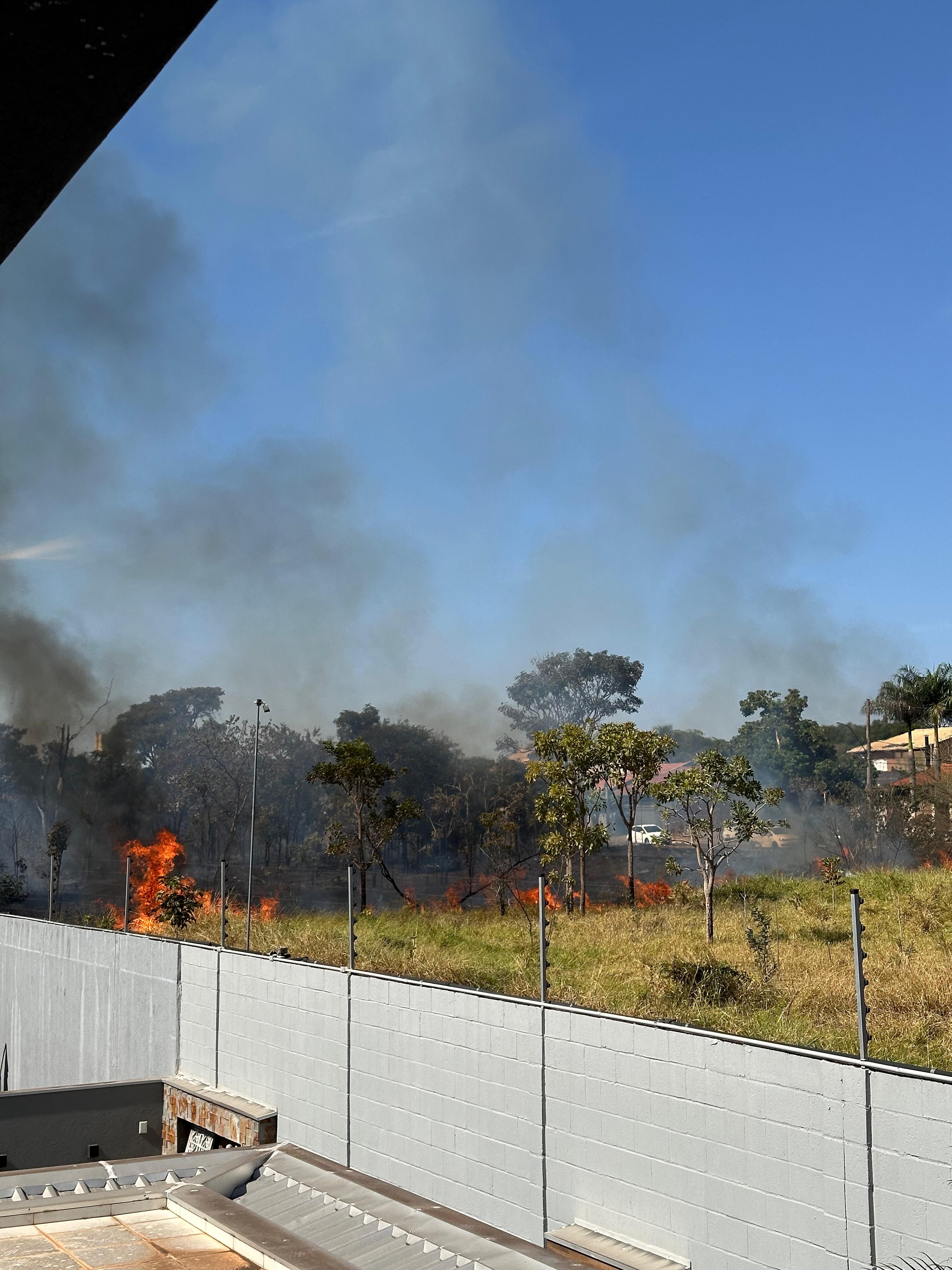 Temporada de fogo: baixa umidade e altas temperaturas intensificam queimadas urbanas em Campo Grande; veja dicas