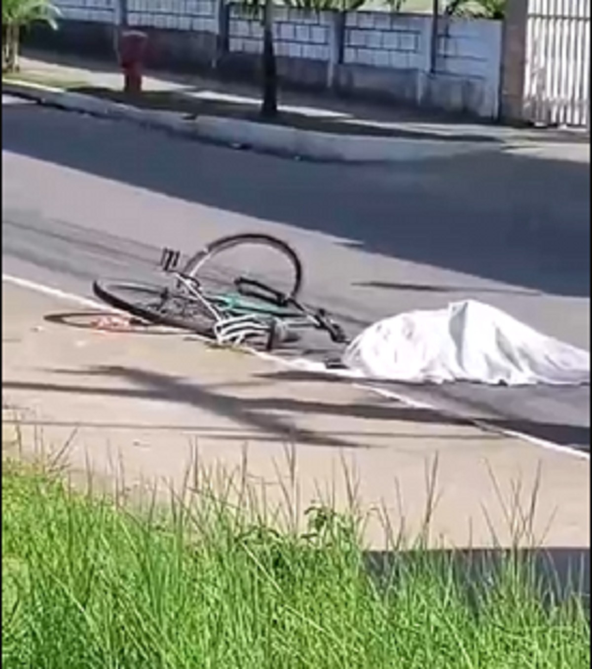 Ciclista morre após ser atropelada por carreta na parte alta de Maceió
